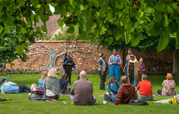 The Robinson Shakespeare Company members perform Cymbeline in the Great Garden at Shakespeare's New Place in Stratford-upon-Avon, Warwickshire, England. Photos by Barbara Johnston/University of Notre Dame.