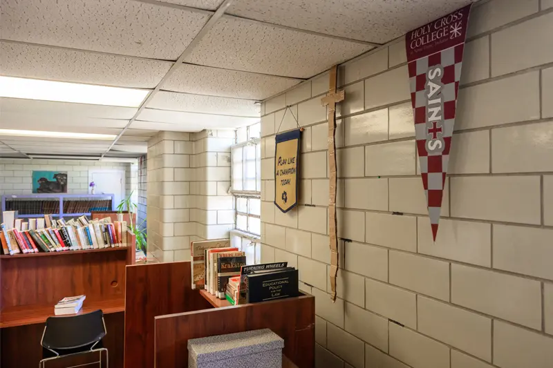 The prison library, displaying books on the shelves and several pennants on the walls.