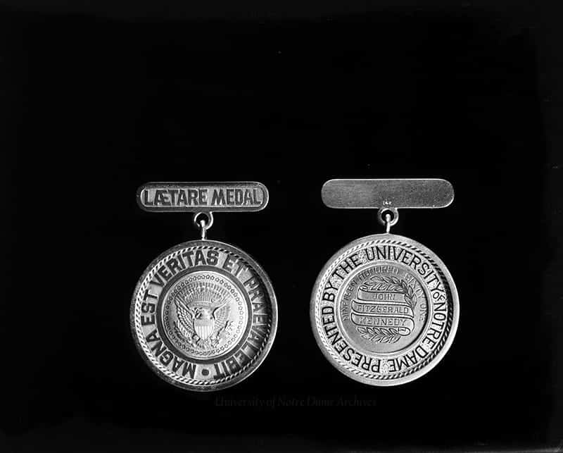 Close-up of the Laetare Medal with John Fitzgerald Kennedy's name on it.