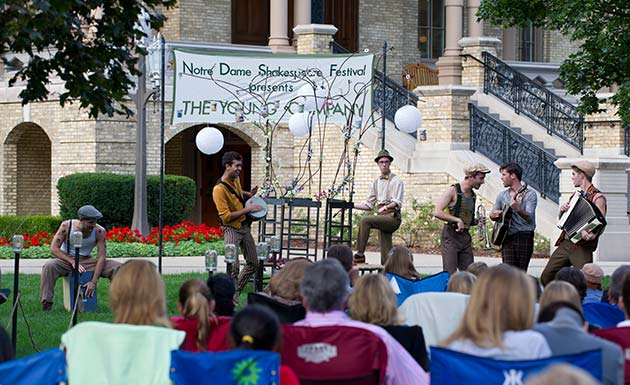 Six musicians performing outdoors for the Notre Dame&rsquo;s Shakespeare Festival